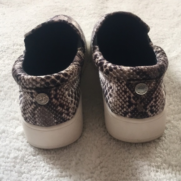 Steve Madden Snakeskin Pattern Platforms - Picture 3 of 6
